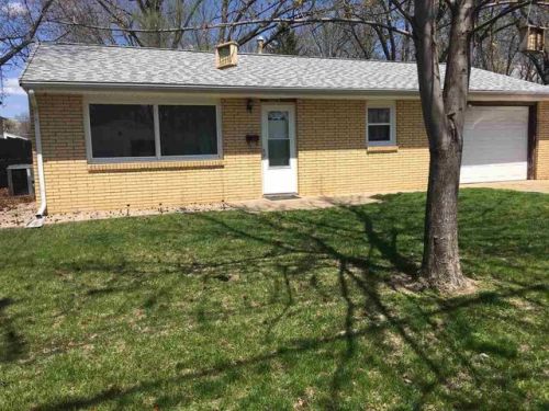 2003 Windsor St, Pekin, IL 61554-3928