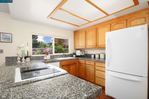 3711 Sierrawood Ct, Concord CA 94519-1423 exterior