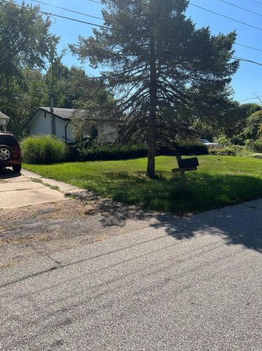 1916 Crown Point Dr, Saint Louis, MO 63136-3244