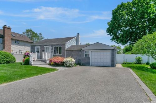 166 17 St, Babylon NY 11704-2722 exterior