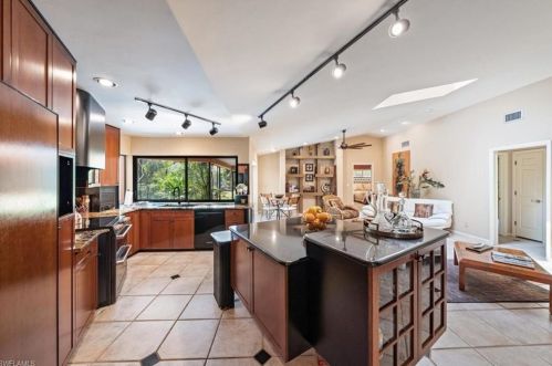 1947 Empress Ct, Naples FL 34110-8141 exterior