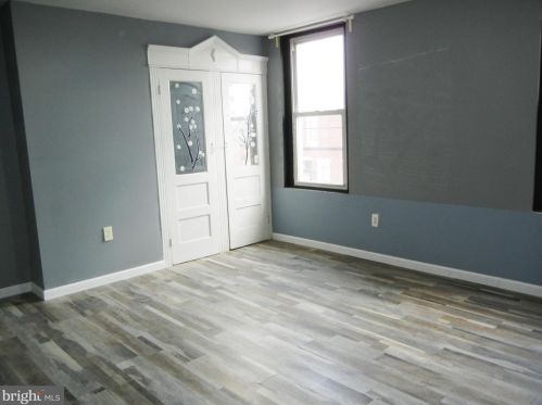 1924 4 St, Philadelphia PA 19122-2206 exterior