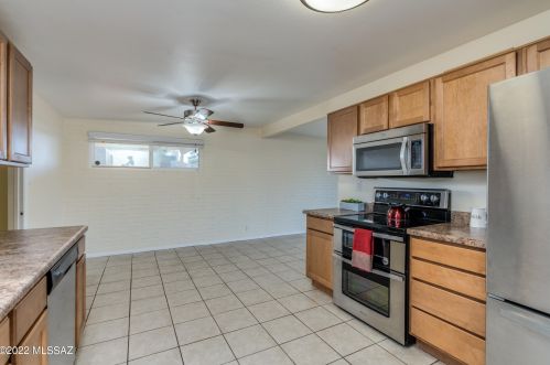 8217 Beverly St, Tucson AZ 85710-5931 exterior