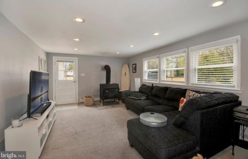 8901 Vly Frg Dr, Alexandria VA exterior