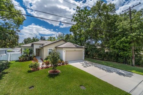 10405 Newport Cir, Tampa, FL 33612-6528