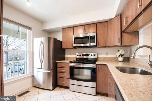 6479 Brick Hearth Ct, Alexandria VA  22306-3312 exterior