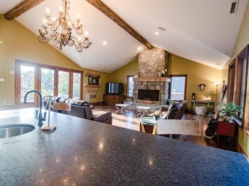 40 Dunbarton Ctr Rd, Concord NH 03304-5300 exterior