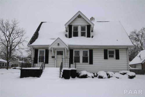 1007 10th St, Pekin, IL 61554-4842