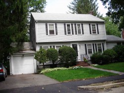 28 Roosevelt Rd, Newton MA  02459-2725 exterior