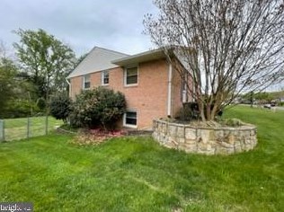2904 Craiglawn Rd, Silver Spring MD 20904-1819 exterior