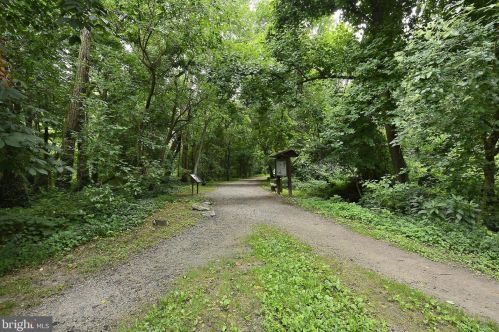 6620 Boulevard Vw, Alexandria VA  22307-6650 exterior