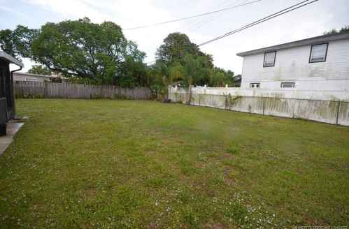 240 Prima Vis Blvd, Fort Pierce FL 34952-2275 exterior