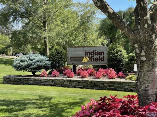 27 Bayard Ln, Mahwah NJ  07430-2236 exterior