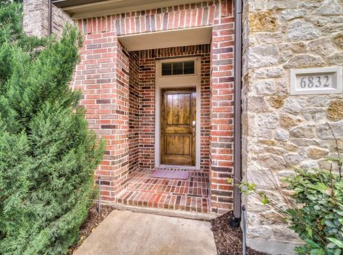 6832 Deleon St, Irving TX  75039-3437 exterior