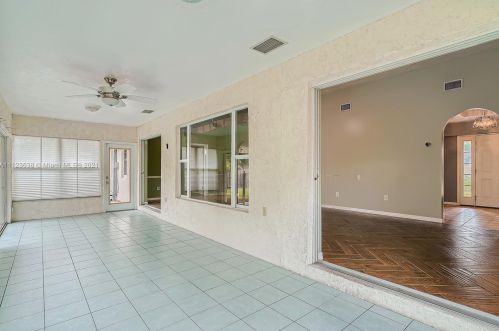 5205 Feather Crk Dr, Fort Pierce FL 34951-2327 exterior