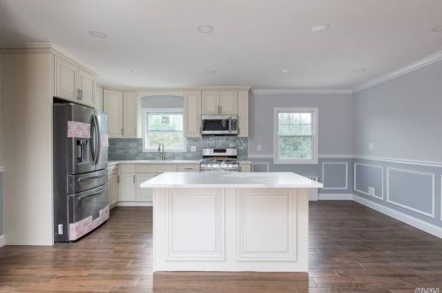 400 Emerson Pl, Valley Stream NY 11580-2805 exterior