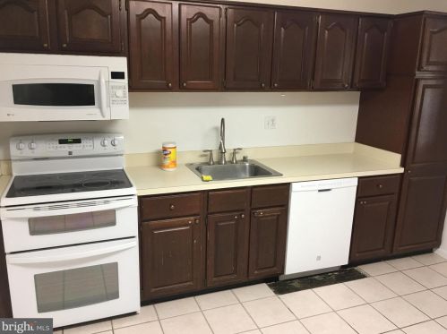 13901 Congress Dr, Rockville MD 20853-2634 exterior