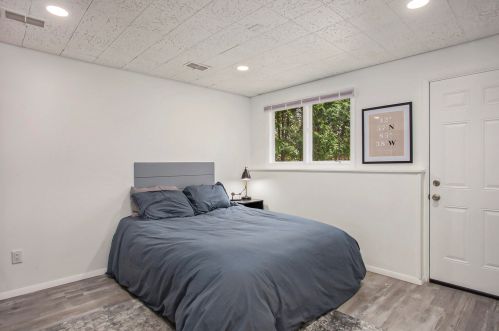 1630 Aberdeen St, Grand Rapids MI 49505-3910 exterior