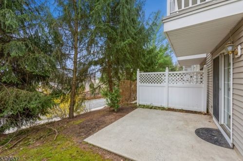 108 Donato Cir, Scotch Plains NJ 07076-1068 exterior