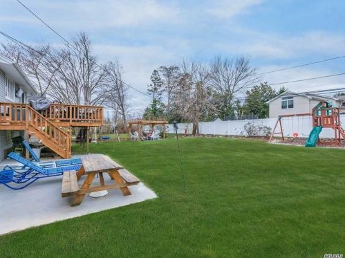 44 Harvest Ln, Commack NY 11725-1529 exterior