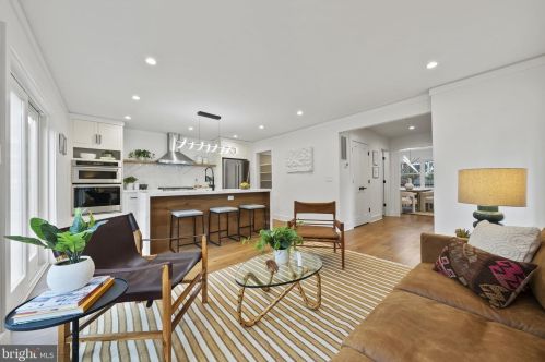 2706 Valley Dr, Alexandria VA  22302-2845 exterior