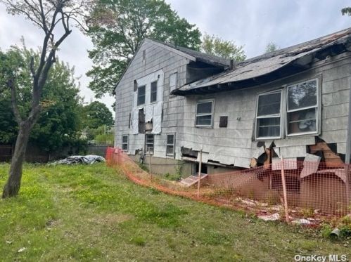 204 Old Country Rd, Huntington Station NY 11747-2715 exterior