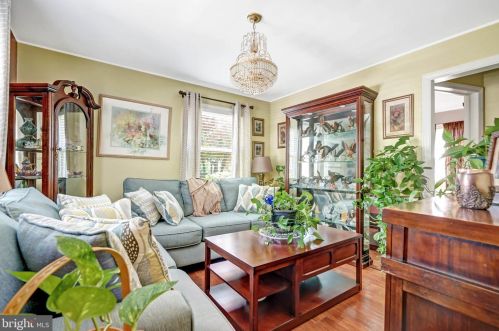 1401 Chambers St, Trenton, NJ 08610-5807