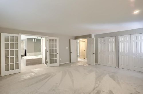 1093 Lakemont Dr, Pittsburgh PA  15243-1817 exterior