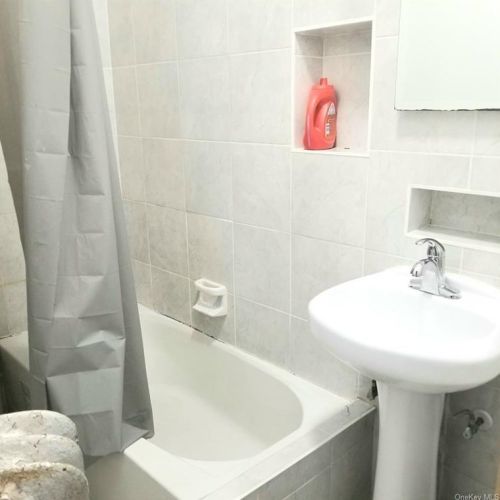 530 Van Nest Ave, Bronx NY 10462-3508 exterior