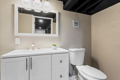 5933 79th St, Milwaukee WI  53218-1716 exterior