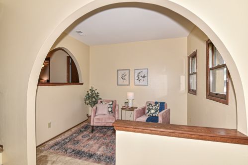 5256 Somerset Ln, Milwaukee, WI 53221-3224