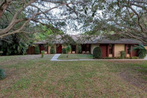 5406 Palmetto Dr, Fort Pierce FL 34982-7481 exterior