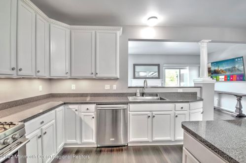 44 Pate Dr, Middletown NJ 07748-1700 exterior