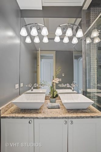 4471 Lk Park Ave, Chicago IL 60653-4510 exterior