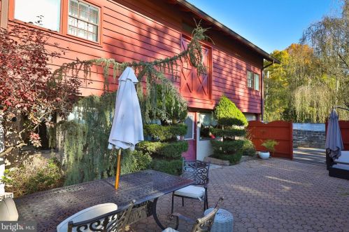 2367 Vly Rd, Huntingdon Valley PA 19006-6007 exterior