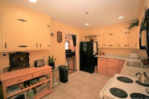 142 Hl Rd, Torrington CT 06790-2337 exterior