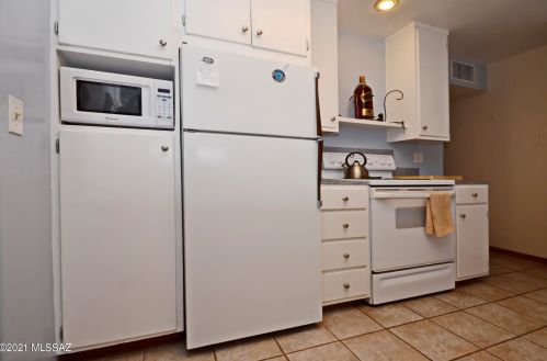 5037 2 St, Tucson AZ 85711-1104 exterior