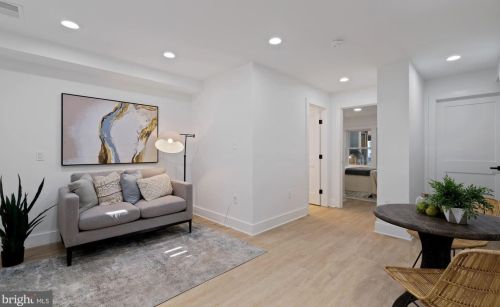 2410 37th St, Washington DC  20007-1835 exterior