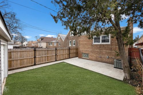 5212 Mason Ave, Chicago, IL 60630-1123