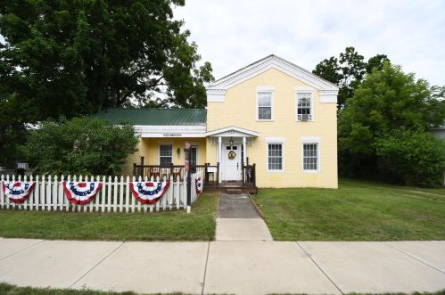 514 Kalamazoo St, Paw Paw MI 49079-1130 exterior