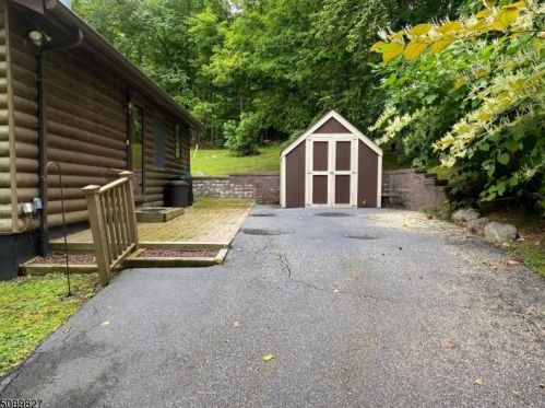 85 Lakeside Dr, Wantage NJ  07461-4360 exterior