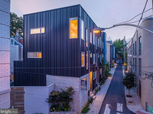 936 Leithgow St, Philadelphia PA 19123-1440 exterior