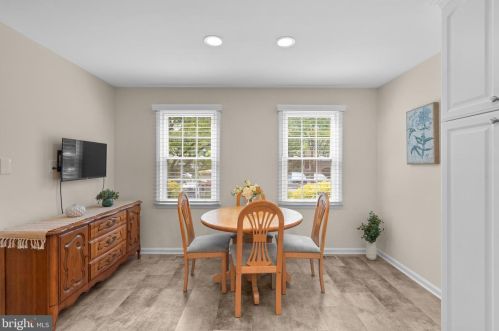 5806 Tudor Ln, Rockville MD 20852-2852 exterior