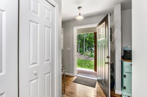 68 Rumford St, Concord NH 03301-3906 exterior