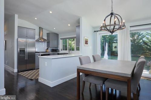 6825 Old Chesterbrook Rd, Mc Lean VA 22101-4408 exterior