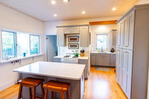 19 Jackson St, Concord, NH 03303-1317