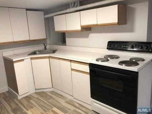 361 Jersey Ave, Fairview NJ 07022-1204 exterior