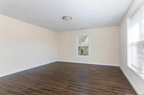 53 Main St, Deep River CT 06417-1804 exterior