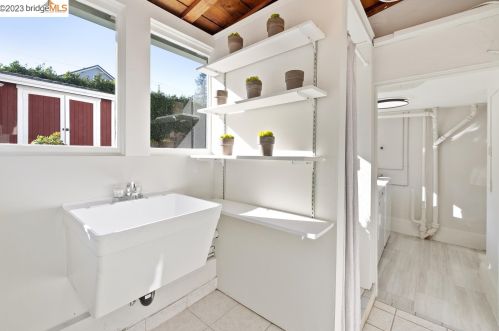 1410 Lincoln St, Berkeley CA 94702-1229 exterior