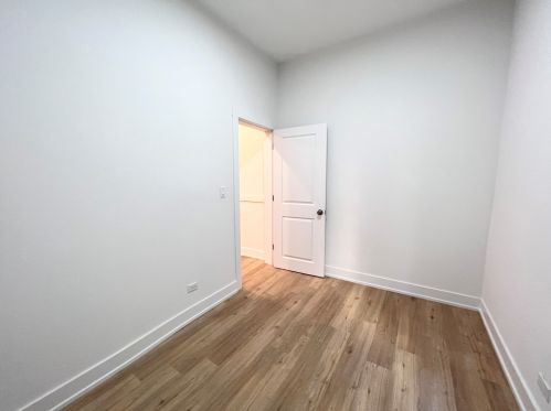 7928 Muskegon Ave, Chicago IL  60617-1423 exterior